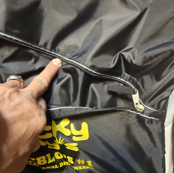 Icky Sticky Insulated String back pack - Picture 4 of 5